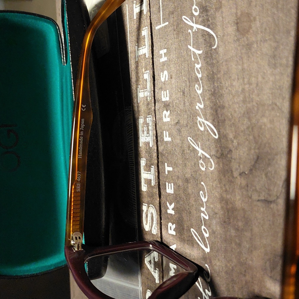 See eyewear 🕶️ - Picture 3 of 4